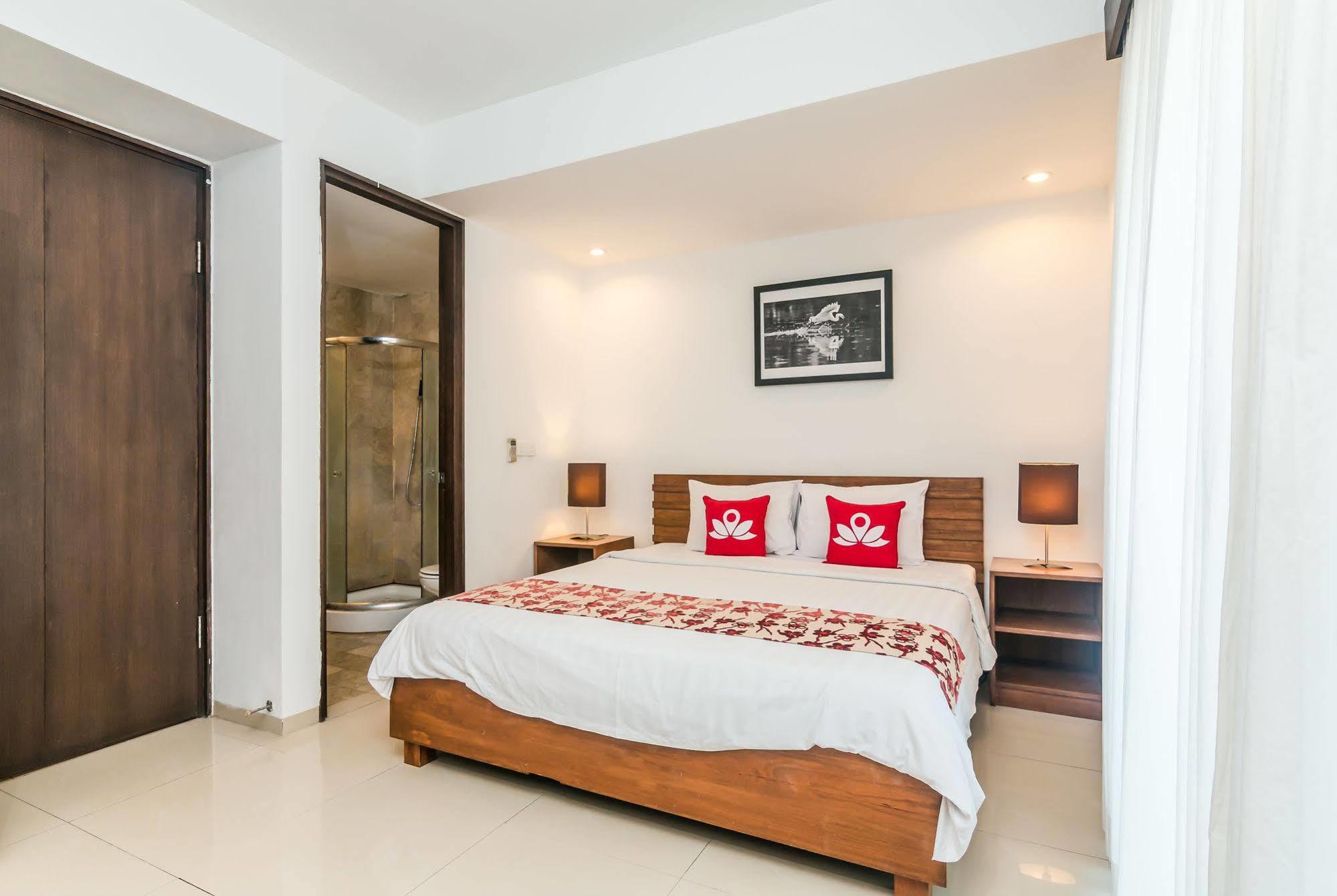 Zen Rooms Dewi Ratih Seminyak Kuta  Exterior photo
