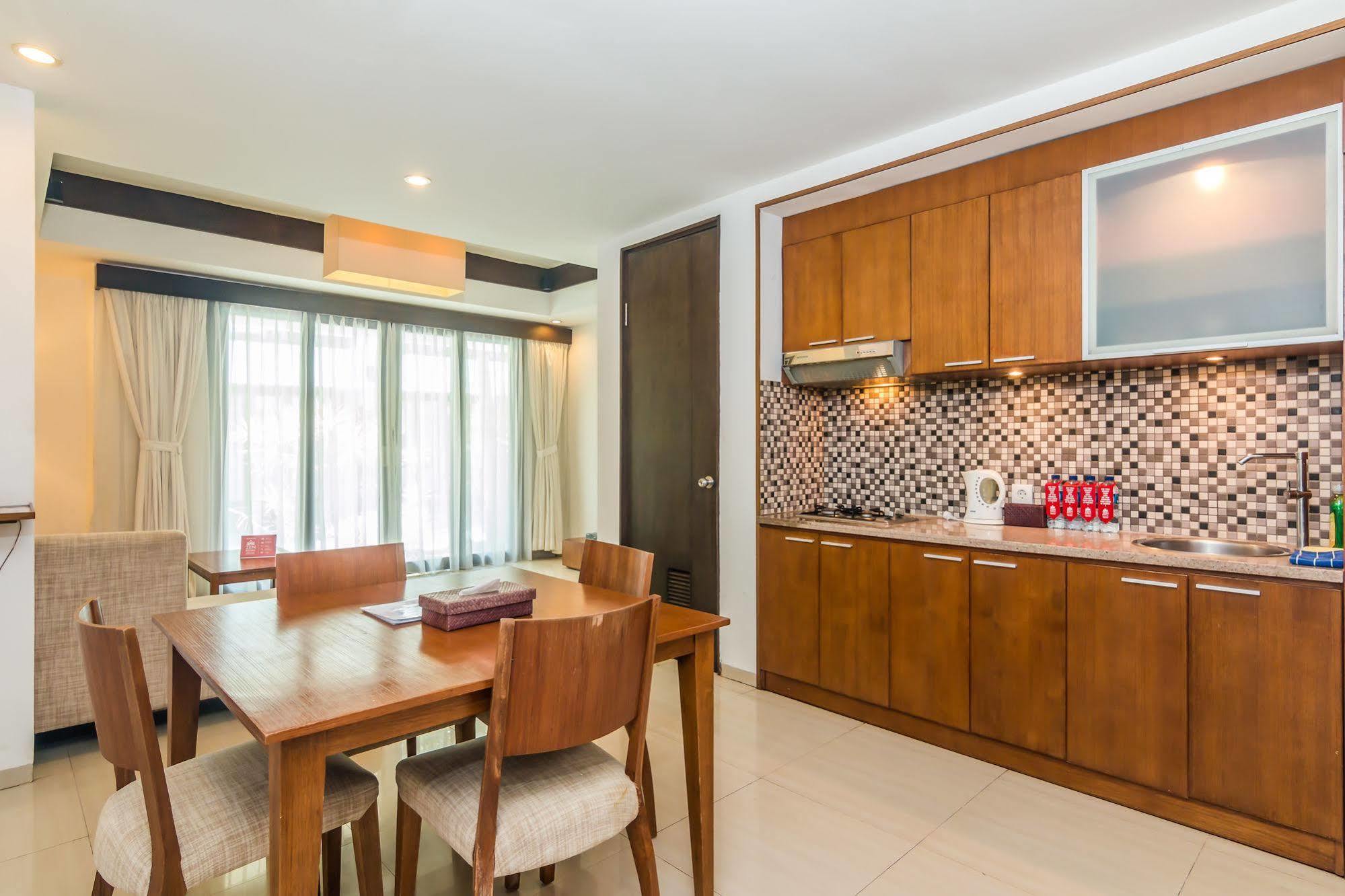 Zen Rooms Dewi Ratih Seminyak Kuta  Exterior photo